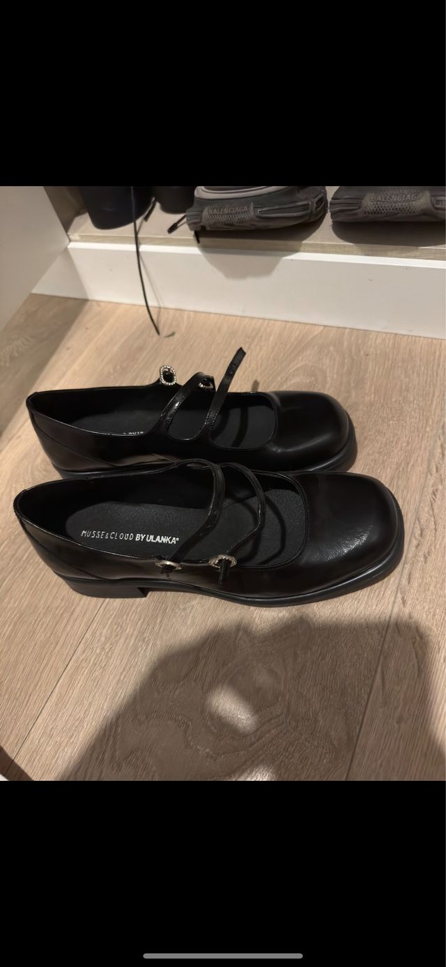 Zapatos Mary Jane Negros Musse & Cloud