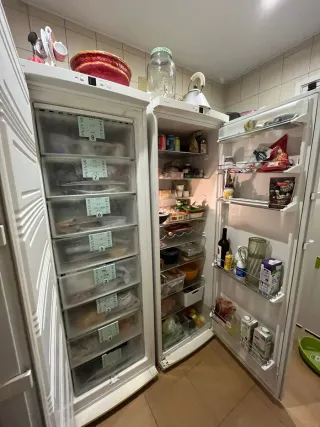 Nevera vertical y congelador Liebherr