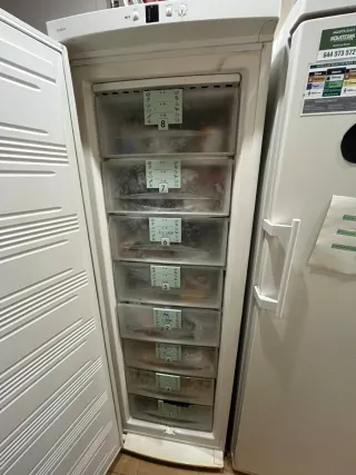 Nevera vertical y congelador Liebherr