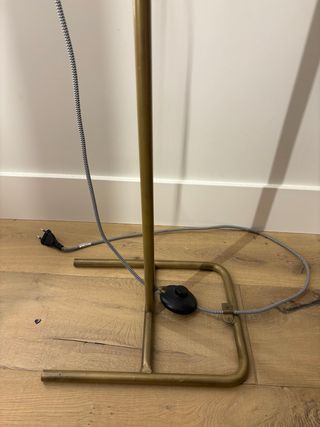 Lámpara de pie moderna. Alto 141