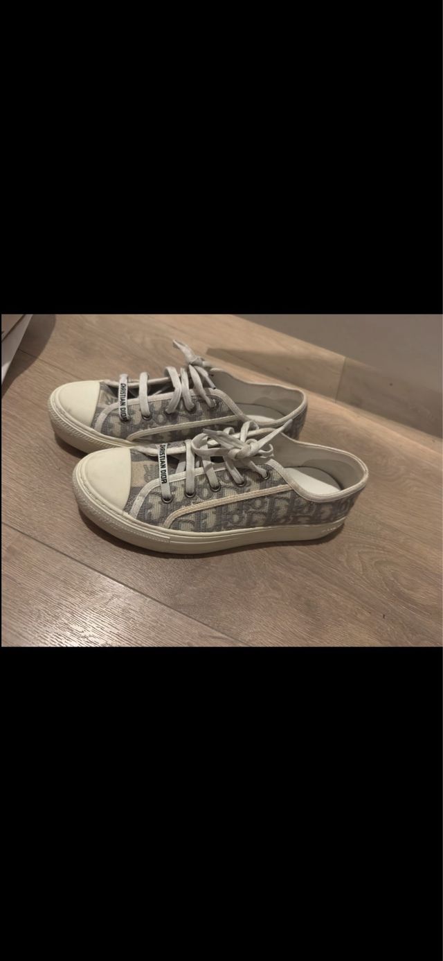 Zapatillas Dior grises y blancas