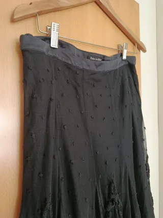 Falda larga negra de encaje