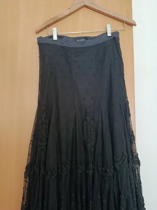 Falda larga negra de encaje