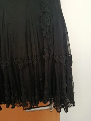 Falda larga negra de encaje