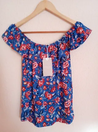 Blusa azul y roja