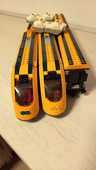 Treno e auto LEGO in vendita
