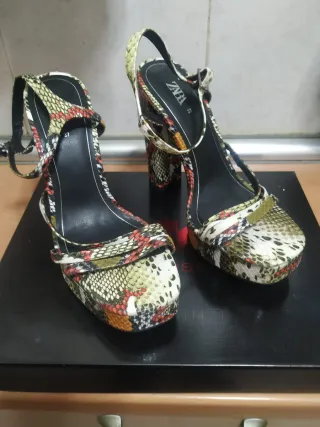 Zapatos de tacón Zara plataforma estampado serpien