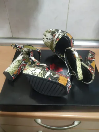 Zapatos de tacón Zara plataforma estampado serpien