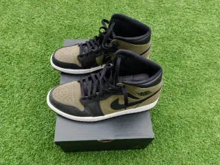Nike Jordan 1 Mid Negro y Verde Oliva
