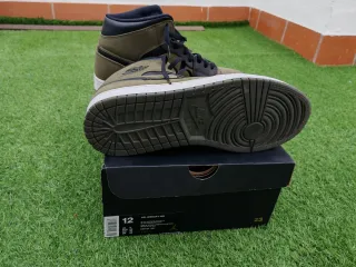 Nike Jordan 1 Mid Negro y Verde Oliva