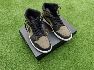 Nike Jordan 1 Mid Negro y Verde Oliva