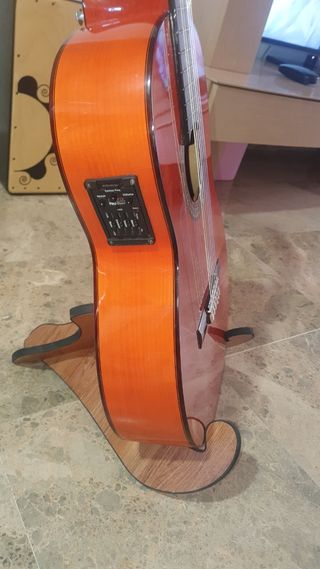 Guitarra flamenca amplificada