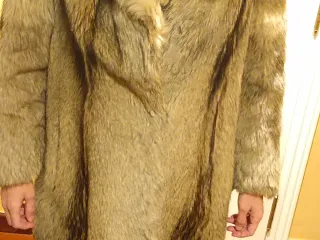 Abrigo de piel de lobo