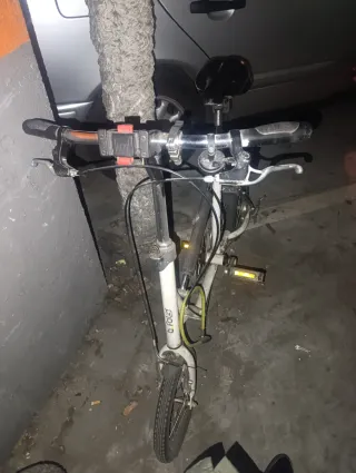 Bicicleta pieghevole bianca
