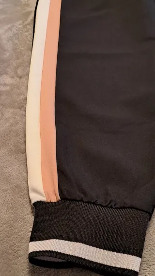 Pantaloni neri con bande laterali