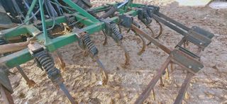 Chisel abatible hidraulicamente de 17 brazos.
