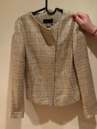 Chaqueta Massimo Dutti dorada y blanca