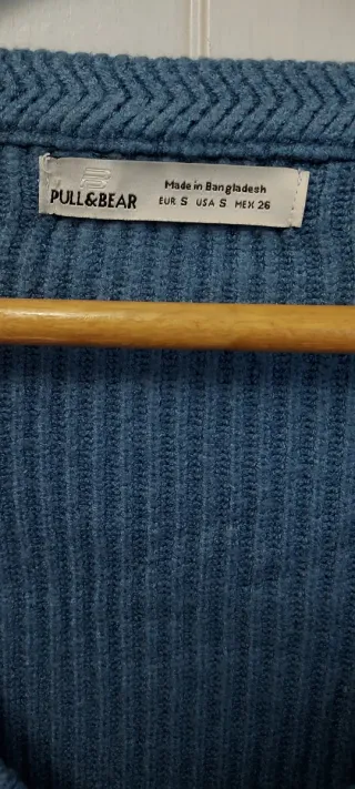 Jersey Pull and Bear azul cuello pico T.S
