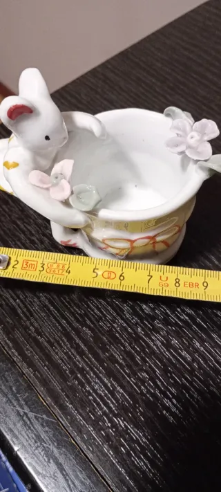 Figura de porcelana ratita con lazo