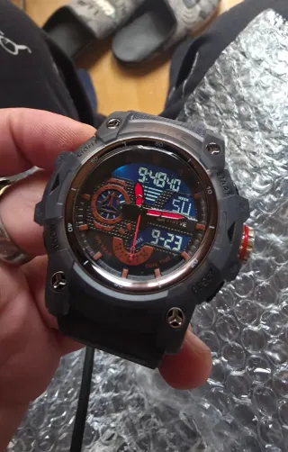 Reloj Deportivo STRYVE Analógico/Digital Negro/Roj