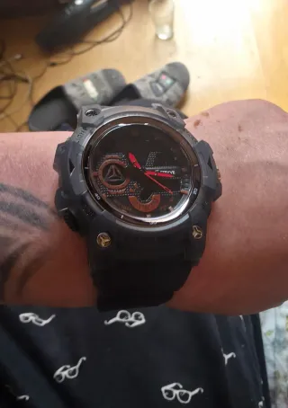 Reloj Deportivo STRYVE Analógico/Digital Negro/Roj