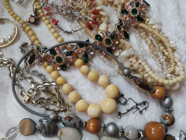 Lote de bijuterias variadas