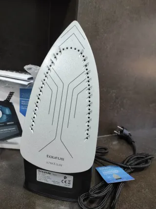 Plancha de vapor Taurus nueva