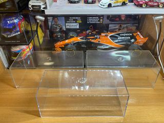 Vetrine espositive per auto/carri armati