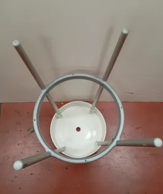 2 Sgabelli alti con piedini in alluminio