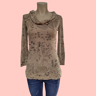 Jersey cuello caído estampado floral talla L