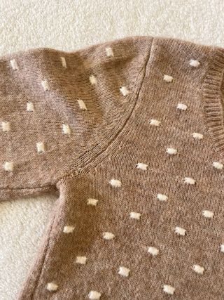Maglione donna beige con pois bianchi