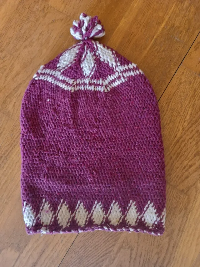 Gorro de lana tejido con pompón