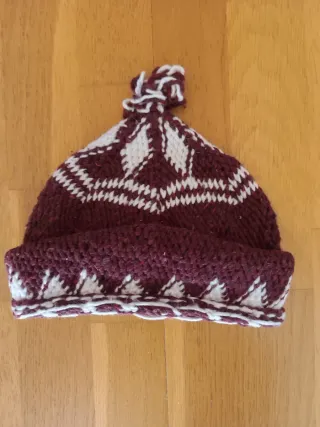 Gorro de lana tejido con pompón