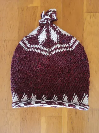 Gorro de lana tejido con pompón