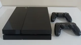 PLAYSTATION 4 (PS4)