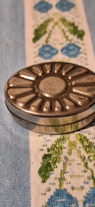 Scatolina portapillole vintage ovale