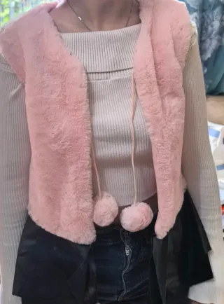 Chaleco pelo rosa con bajo cuero