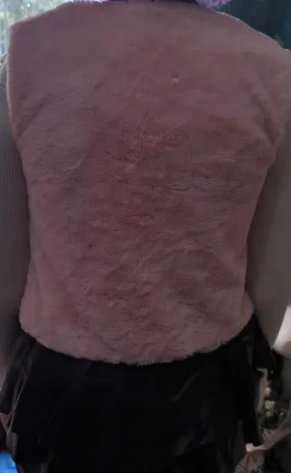 Chaleco pelo rosa con bajo cuero