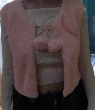 Chaleco pelo rosa con bajo cuero