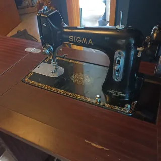 Máquina de coser Alfa antigua