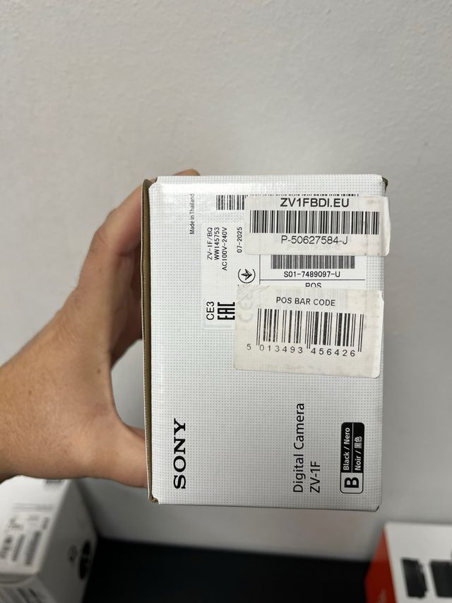 Sony ZV-1F Fotocamera Digitale Vlog con Schermo