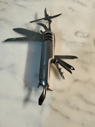 Coltellino svizzero multiuso.