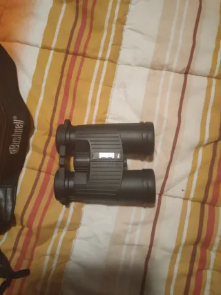 Prismáticos Bushnell con correa