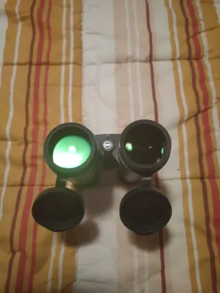 Prismáticos Bushnell con correa