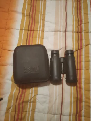 Prismáticos Bushnell con correa