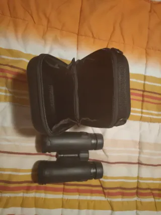 Prismáticos Bushnell con correa