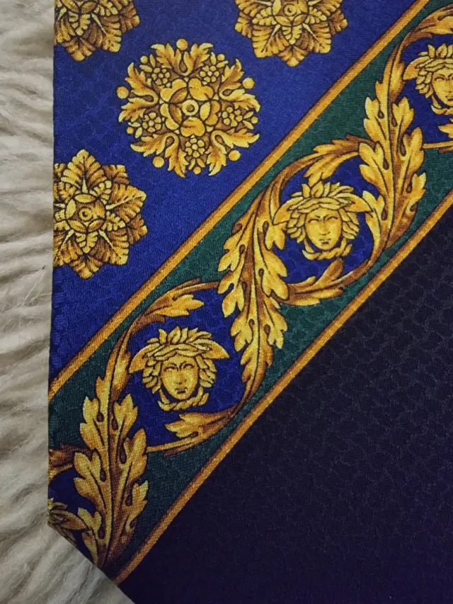 Cravatta Versace in Seta con motivi Medusa