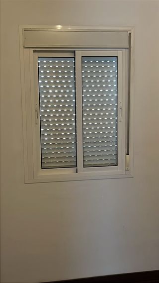 Ventana corredera con persiana