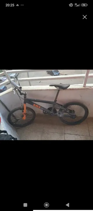 Bicicleta BMX Negra y Naranja