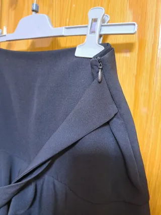 Falda corta negra con cinturón